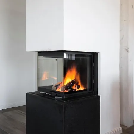 Reetdorf Geltinger Birk Kuenstlerkate Wasserspecht בית נופש